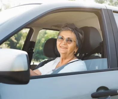 Seniorka za volantem
