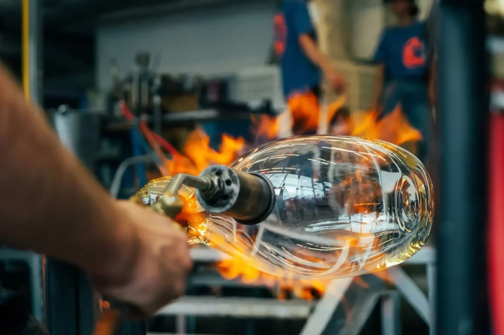 - Techsvět sklář při práci