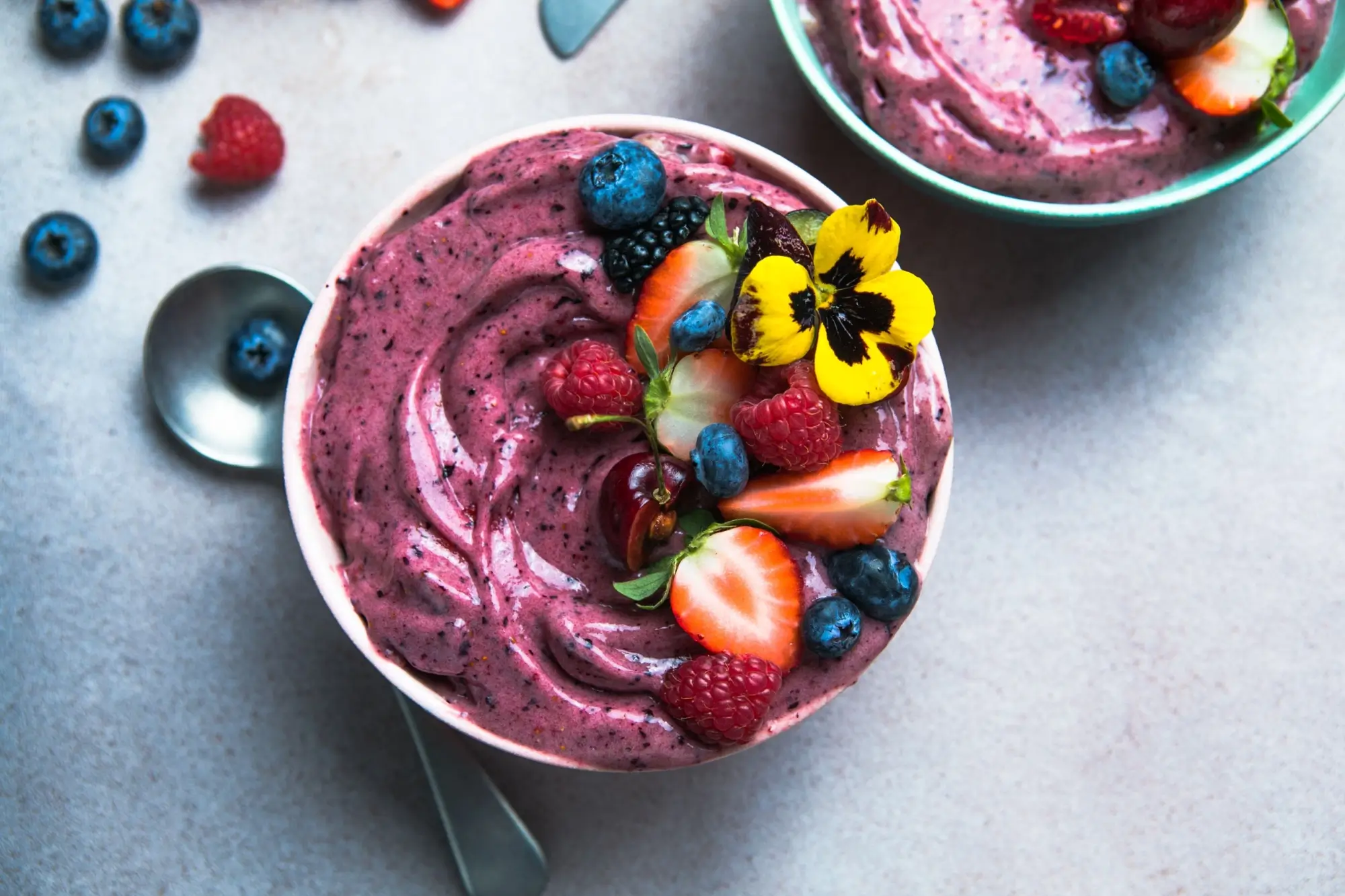 Shutterstock_2278837777 - Techsvět kaše s acai