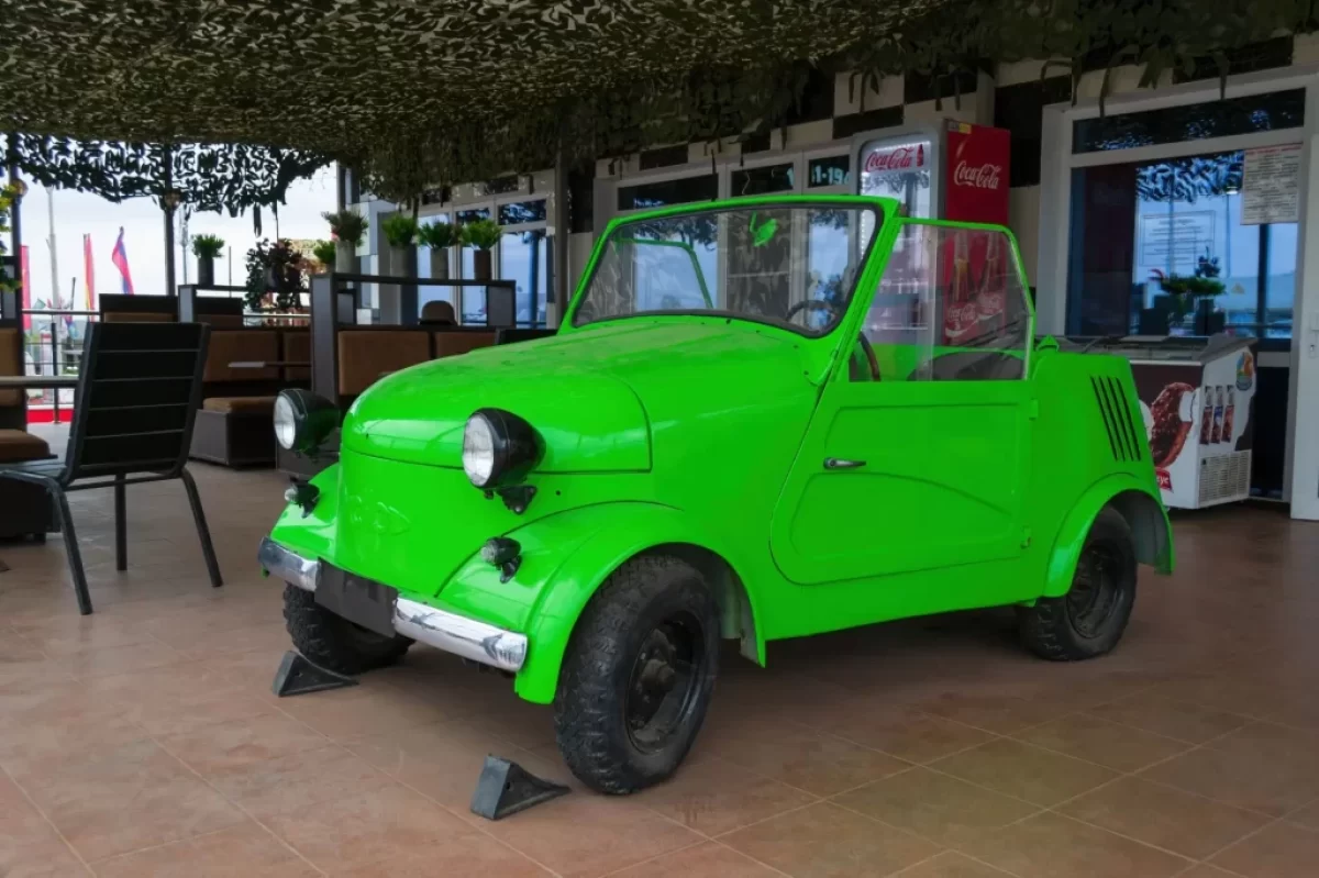 Staré auto v salonu