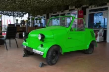 Staré auto v salonu