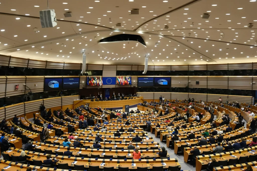 Shutterstock_2447930569 - Techsvět Eu parlament