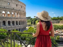 Turistka u Colosea