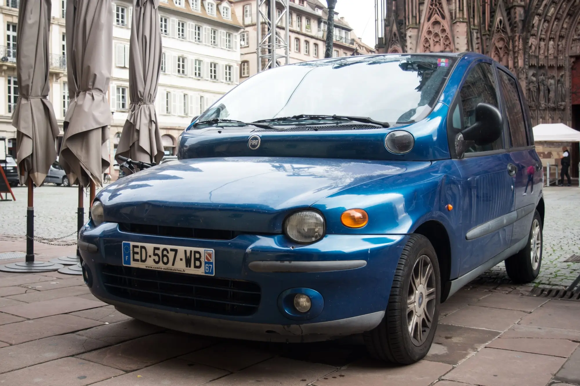 Toto auto je tak ošklivé, že by se za něj styděl i Mr. Bean. Dodnes s ním jezdí tisíce Čechů a nedají na něj dopustit