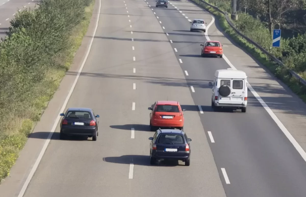 auta na silnici