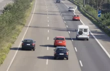 auta na silnici