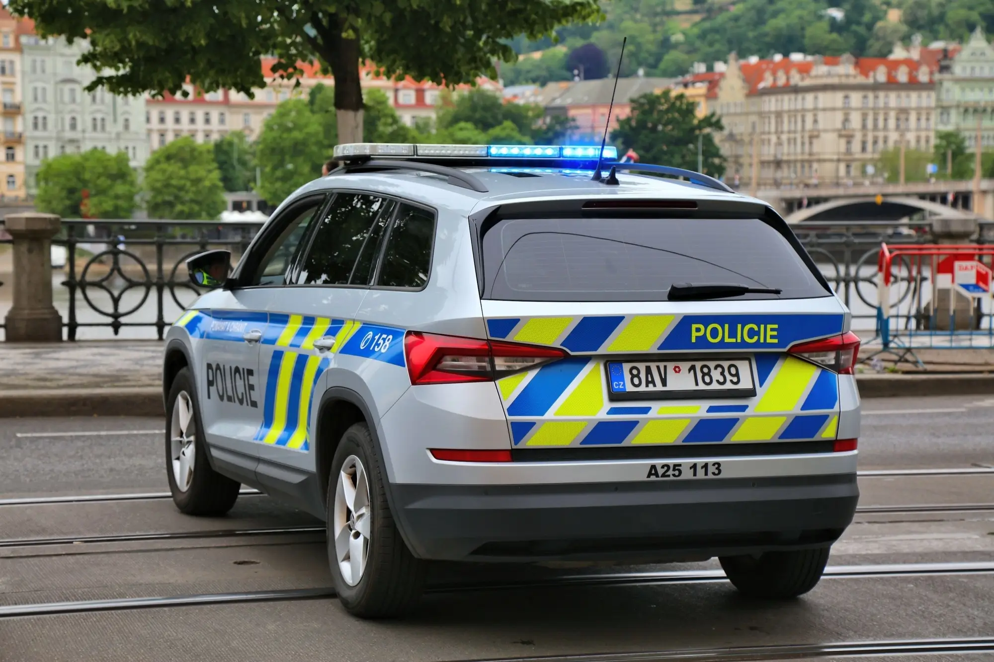 Shutterstock_2525924231 - Techsvět Policejní auto