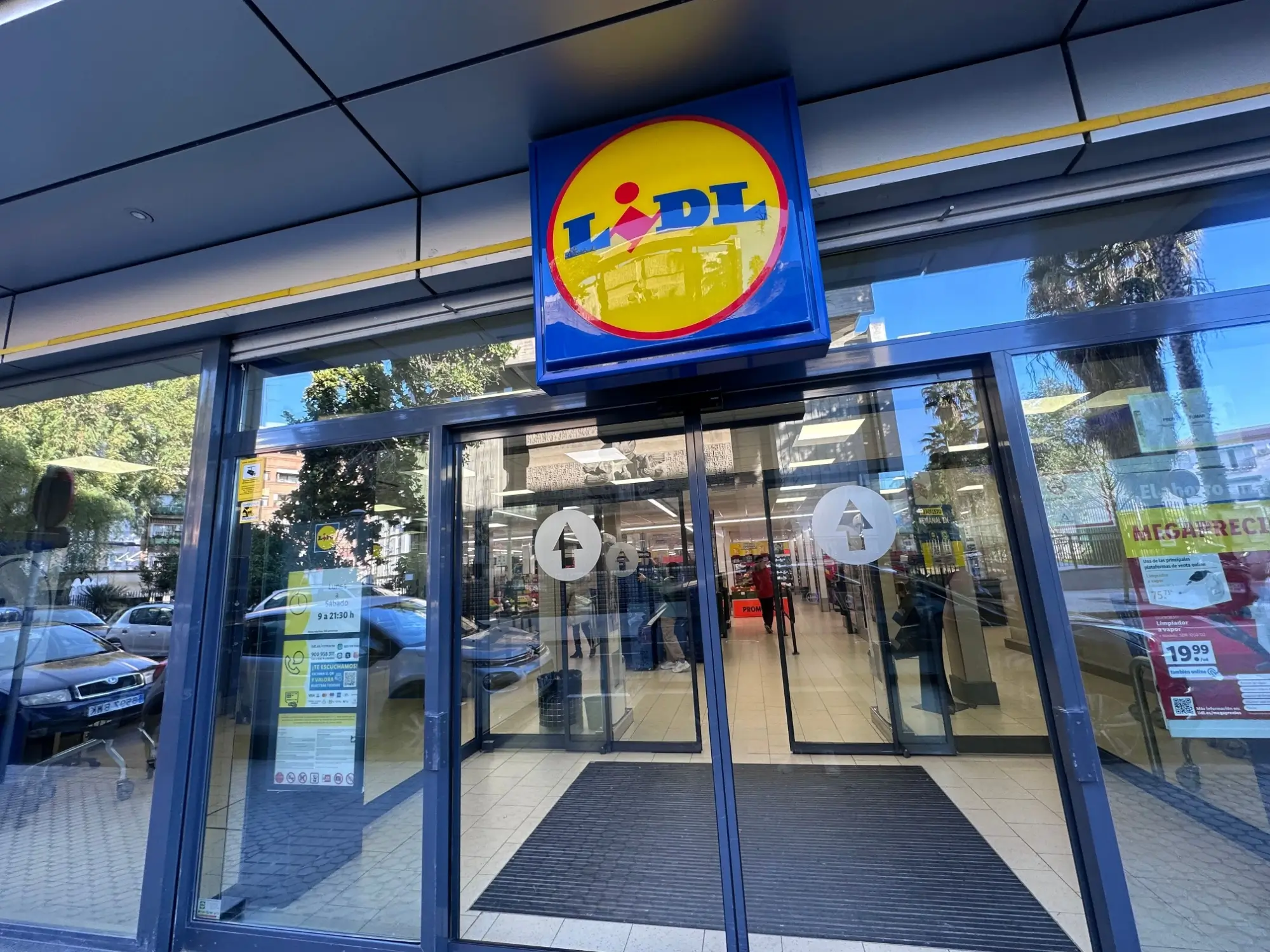 Shutterstock_2602150183 - Techsvět Lidl prodejna