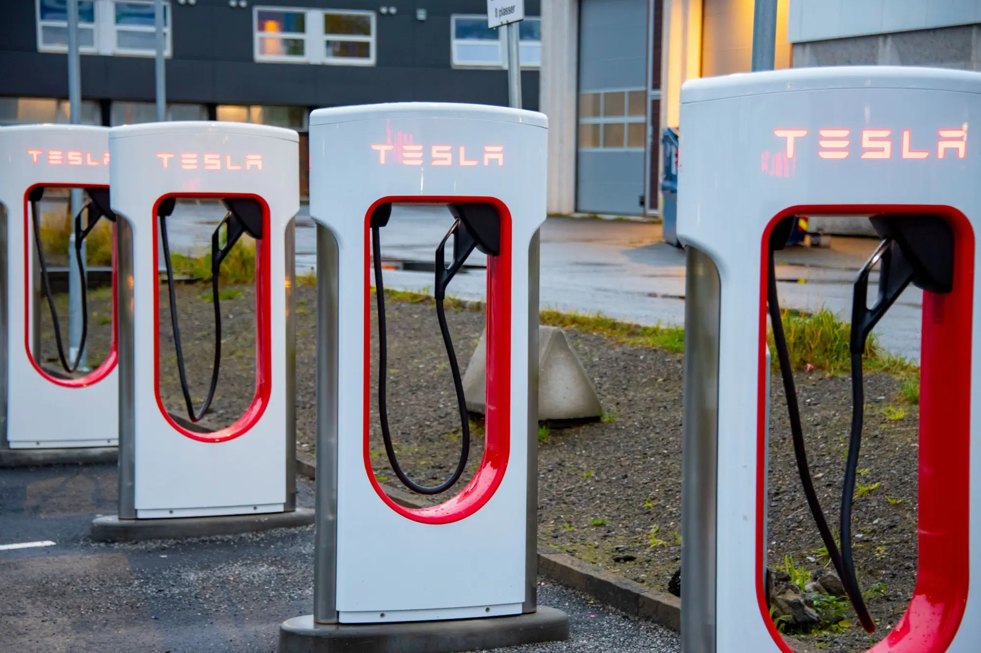Shutterstock_2632173367 - Techsvět Tesla nabíječky