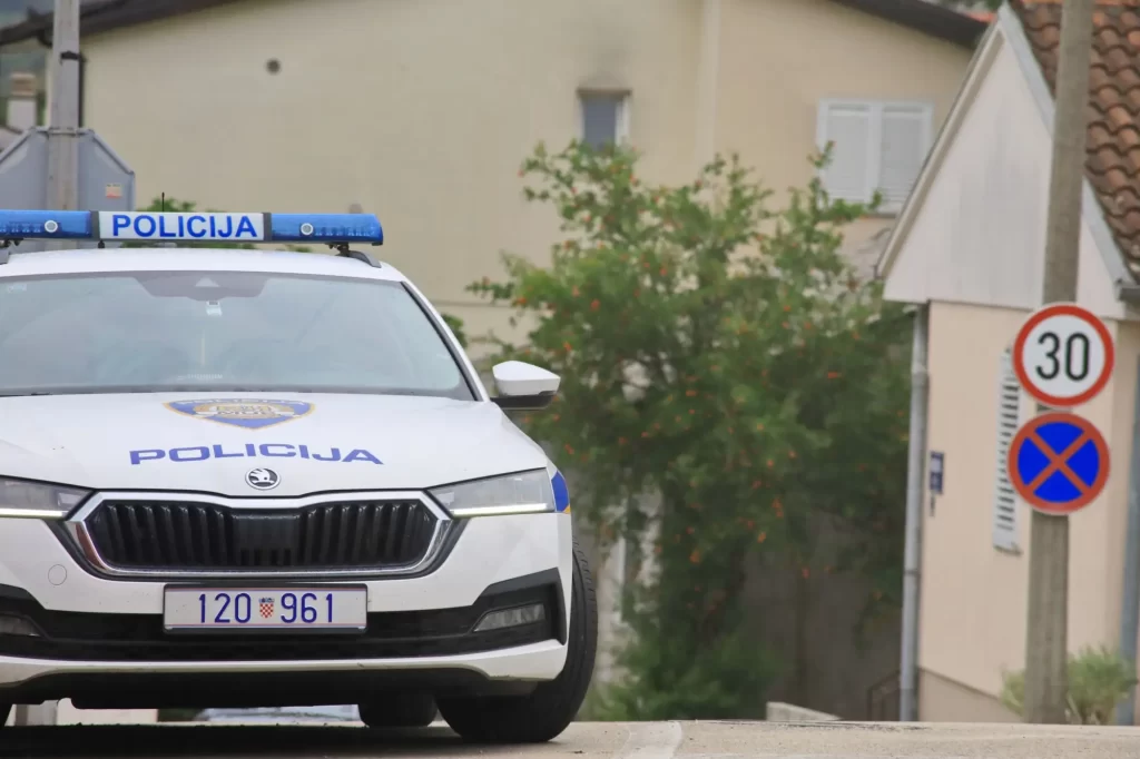 - Techsvět policejní hlídka v Chorvatských ulicích