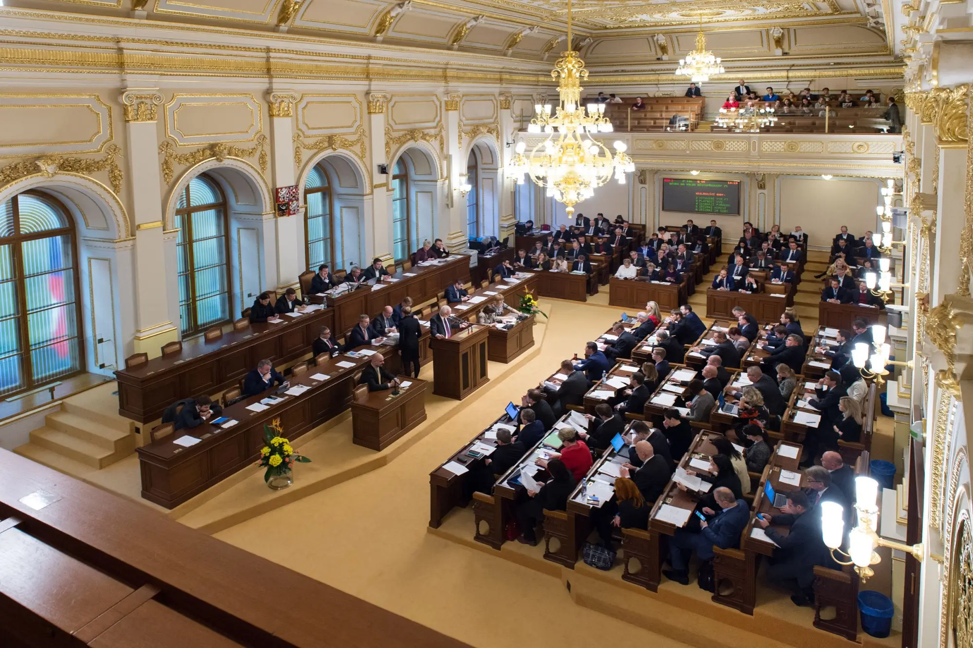 Dříve byste jim hodili pětník do klobouku. Dnes jsou páni a berou na hodinu víc než čeští poslanci