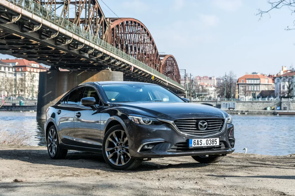 Shutterstock_maz2 - Techsvět Mazda 6