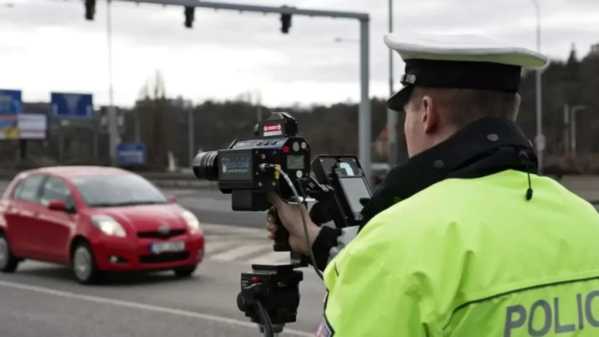 Policista s radarem