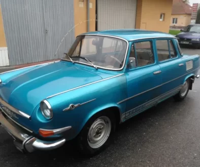 Tyrkysová Škoda 1 000 MB