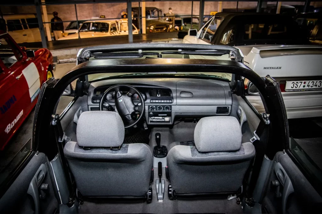 felda3 - Techsvět Interiéru vozu Škoda Felicia MTX Cabrio - pohled ze zadních sedadel.