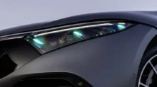 modrá světla u mercedesu