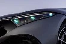 modrá světla u mercedesu