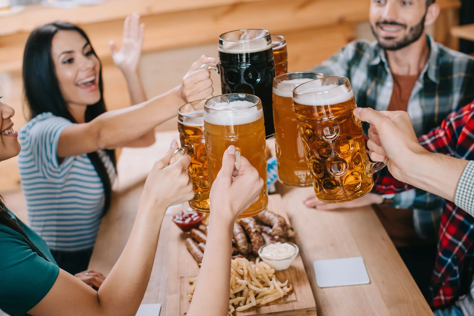 Kvůli nevychovanému zlozvyku nemohou v německých restauracích Čechy vystát. Dali jim tuto potupnou přezdívku