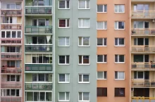 Prostorné byty v paneláku v pořizovací ceně půl milionu? V Česku skutečně existují. Zdroj: Shutterstock