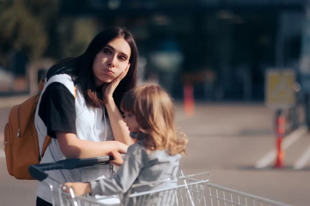 matka s dítětem na nákupech - Techsvět matka s dítětem na nákupech