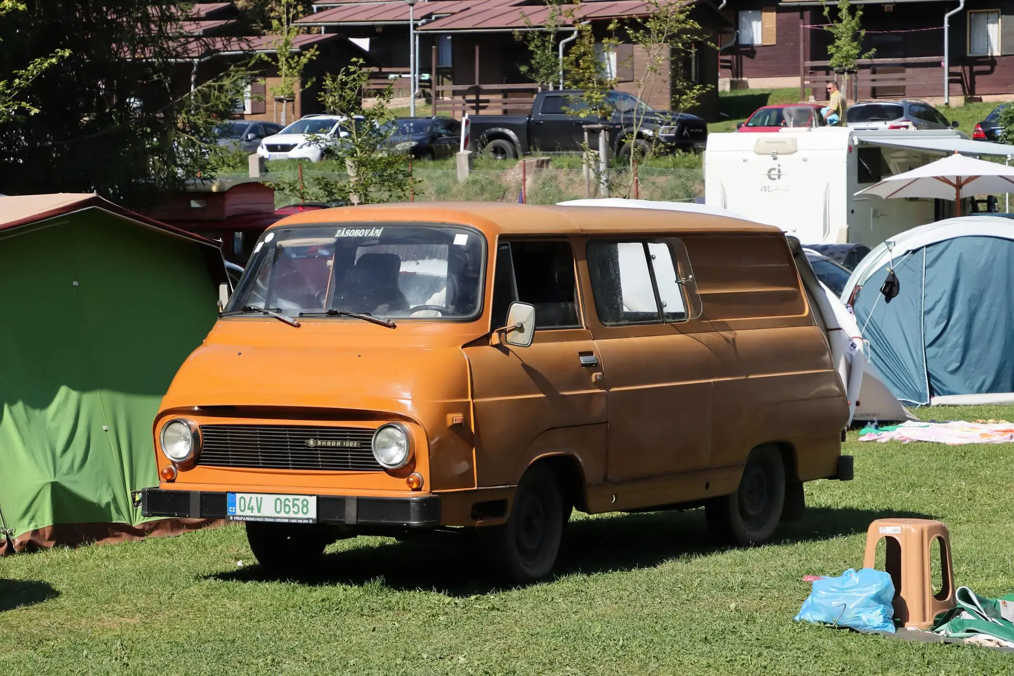 oranžová Škoda 1203