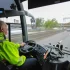 řidič autobusu na dálnici