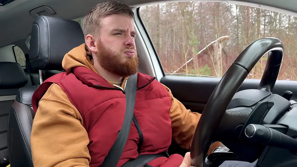 Když Berani spěchají a jsou zrovna zácpy, dokážou být opravdu nesnesitelní. - Techsvět naštvaný muž za volantem