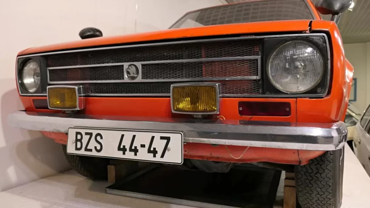 Přední maska Škody 720
