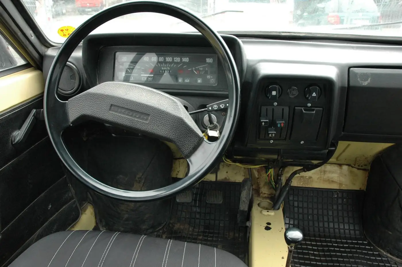 - Techsvět Škoda 105 Interiér