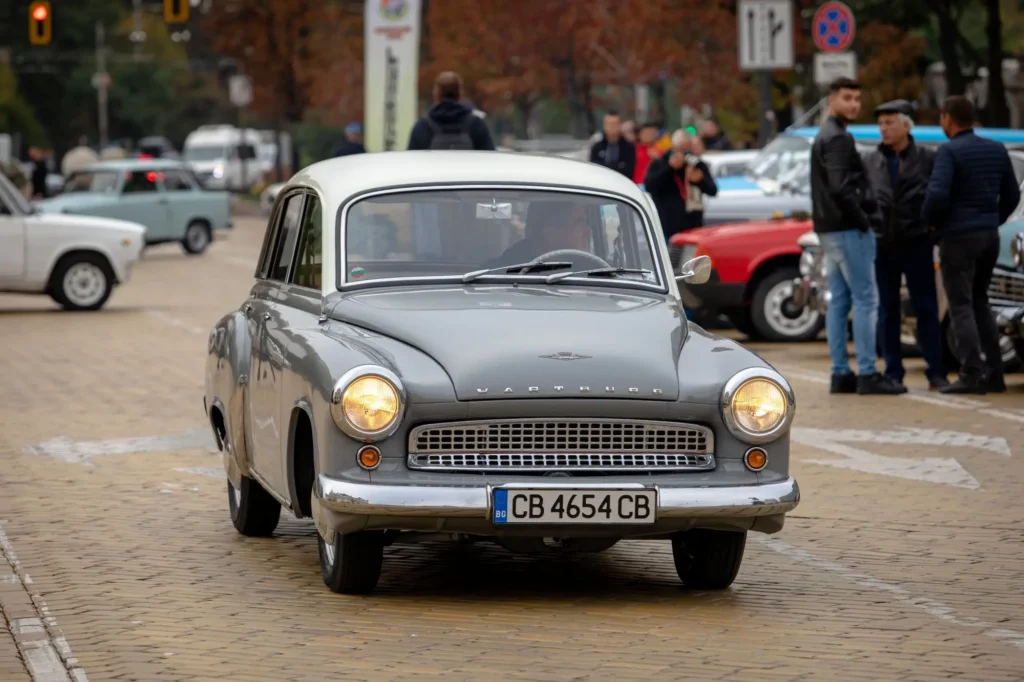 Wartburg 311 se začal vyrábět v NDR v roce 1956 - Techsvět Wartburg 311 na silnici