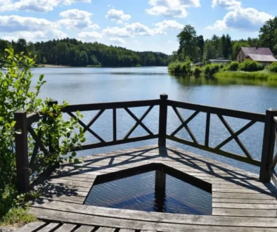 pohled na molo a Hradčanský rybník