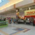 hypermarket Tesco uvnitř obchodního centra