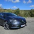 Renault Megane GrandCoupé stojí na silnici