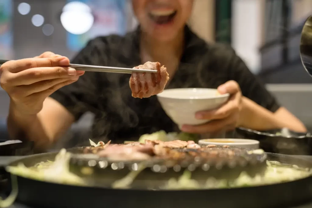 korejské BBQ se připravuje z tenkých plátků masa - Techsvět korejské BBQ
