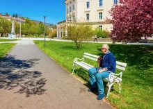 senior na lavičce