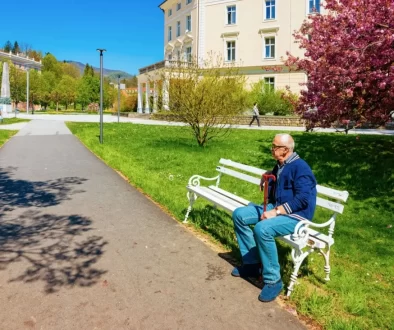 senior na lavičce