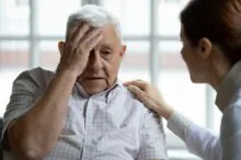 Senior s asistentkou