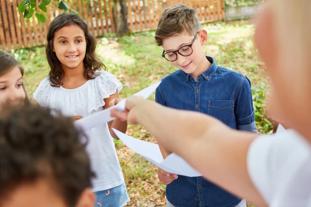 Shutterstock_1910217259 - Techsvět Děti se učí básničku