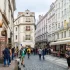 turisté v Karlově ulici v Praze