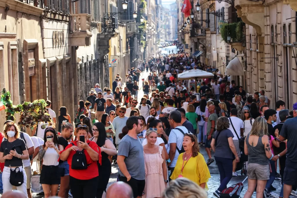 Shutterstock_2180203721 - Techsvět Turisté v Itálii