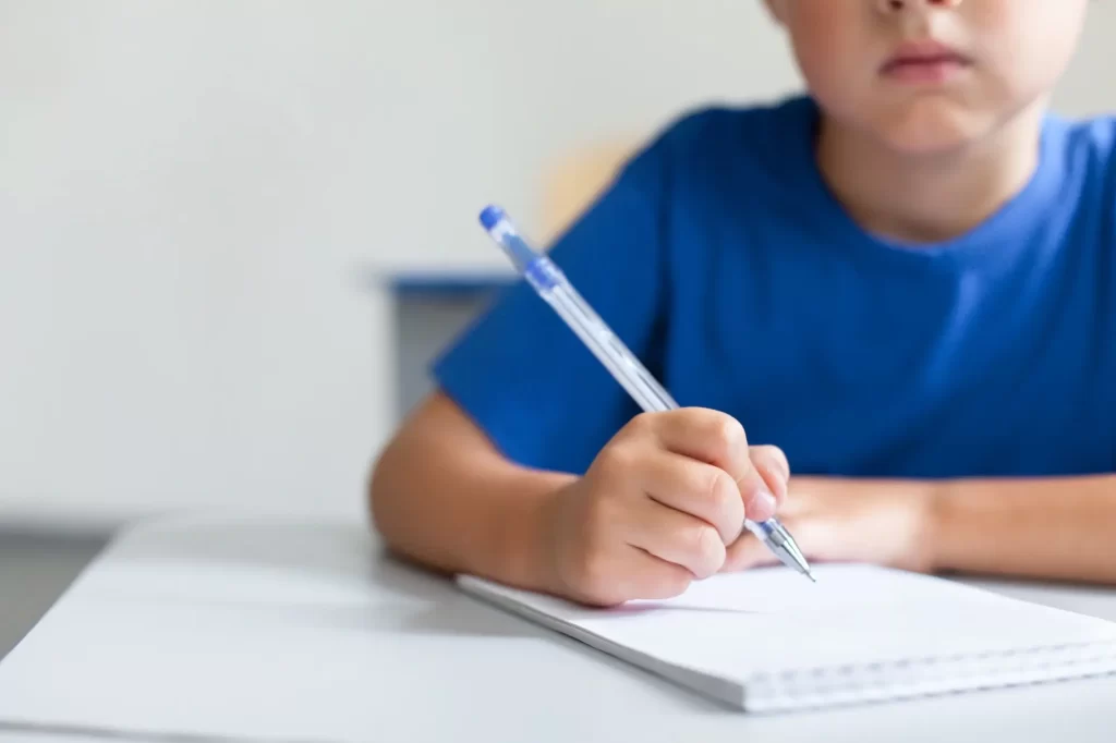 S vyjmenovanými slovy se žáci seznamují brzy, je to potřeba, FOTO: Shutterstock - Techsvět děti se učí ve škole