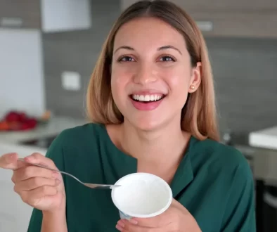 žena jogurt