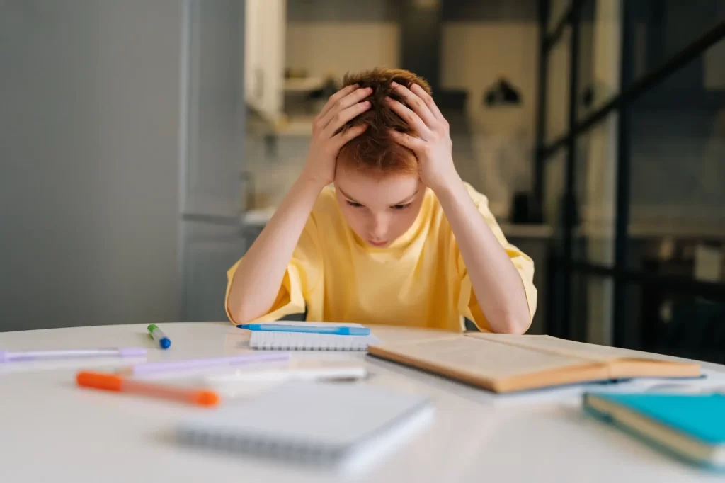 Naučit se všechny slova zpaměti není úplně snadné, FOTO: Shutterstock - Techsvět děti se učí ve škole