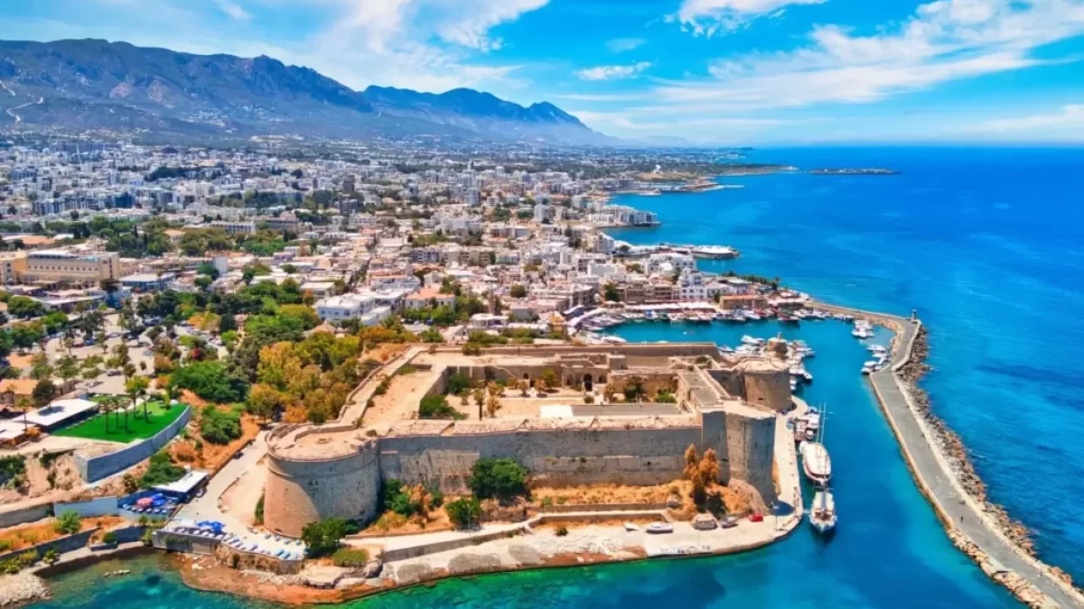 Kyrenia hrad ve starém přístavu na severním Kypru