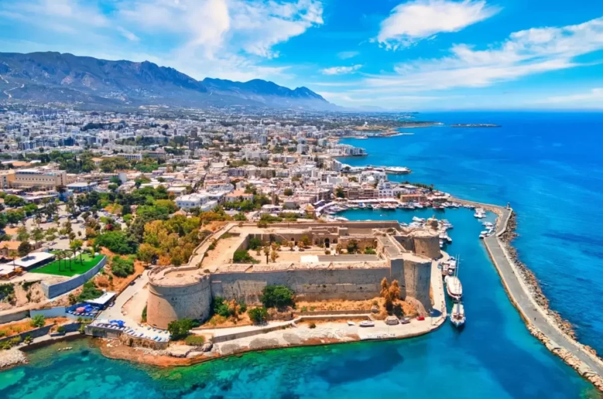 Kyrenia hrad ve starém přístavu na severním Kypru