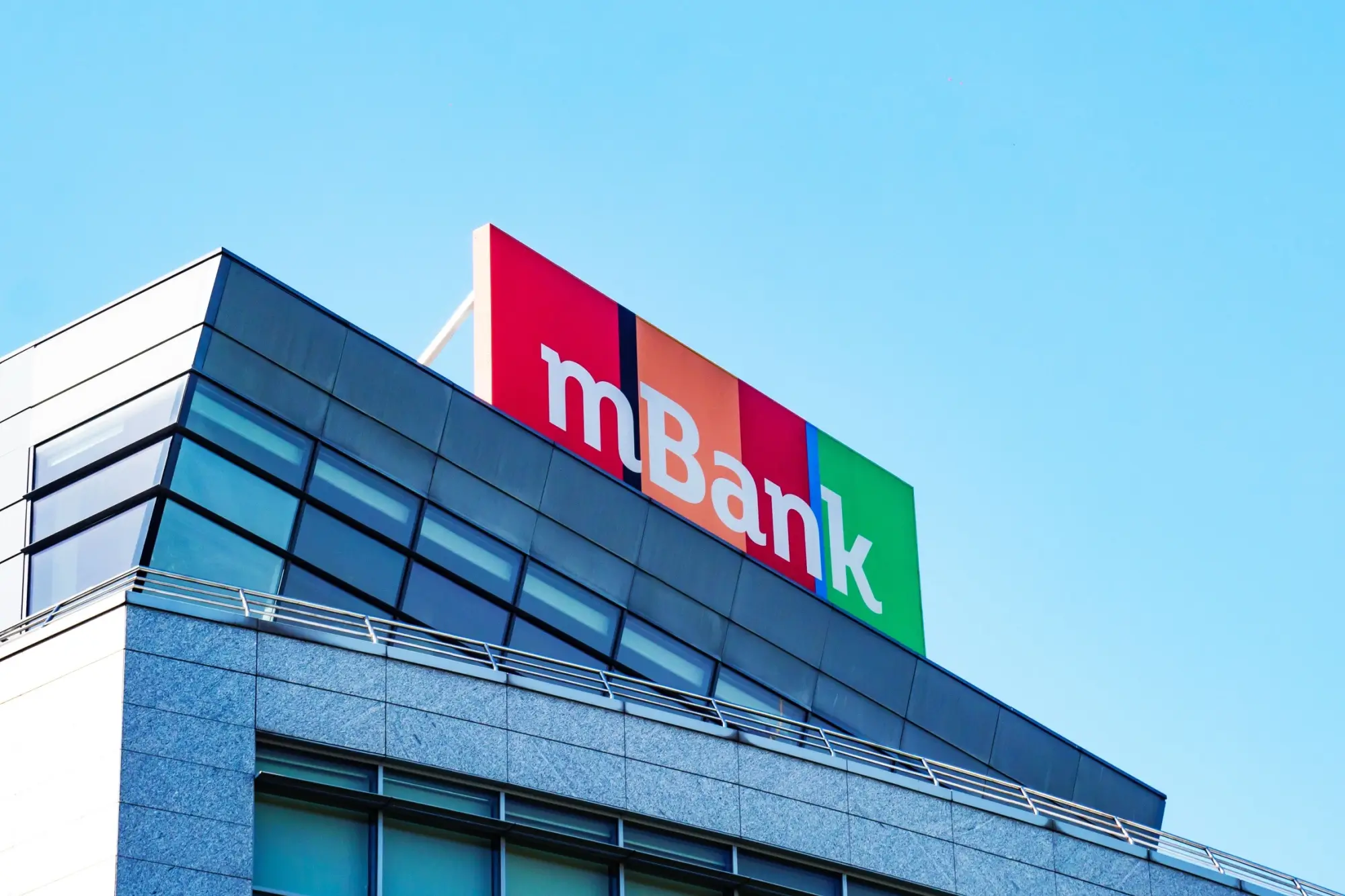 Shutterstock_2312585855 - Techsvět mBank barák
