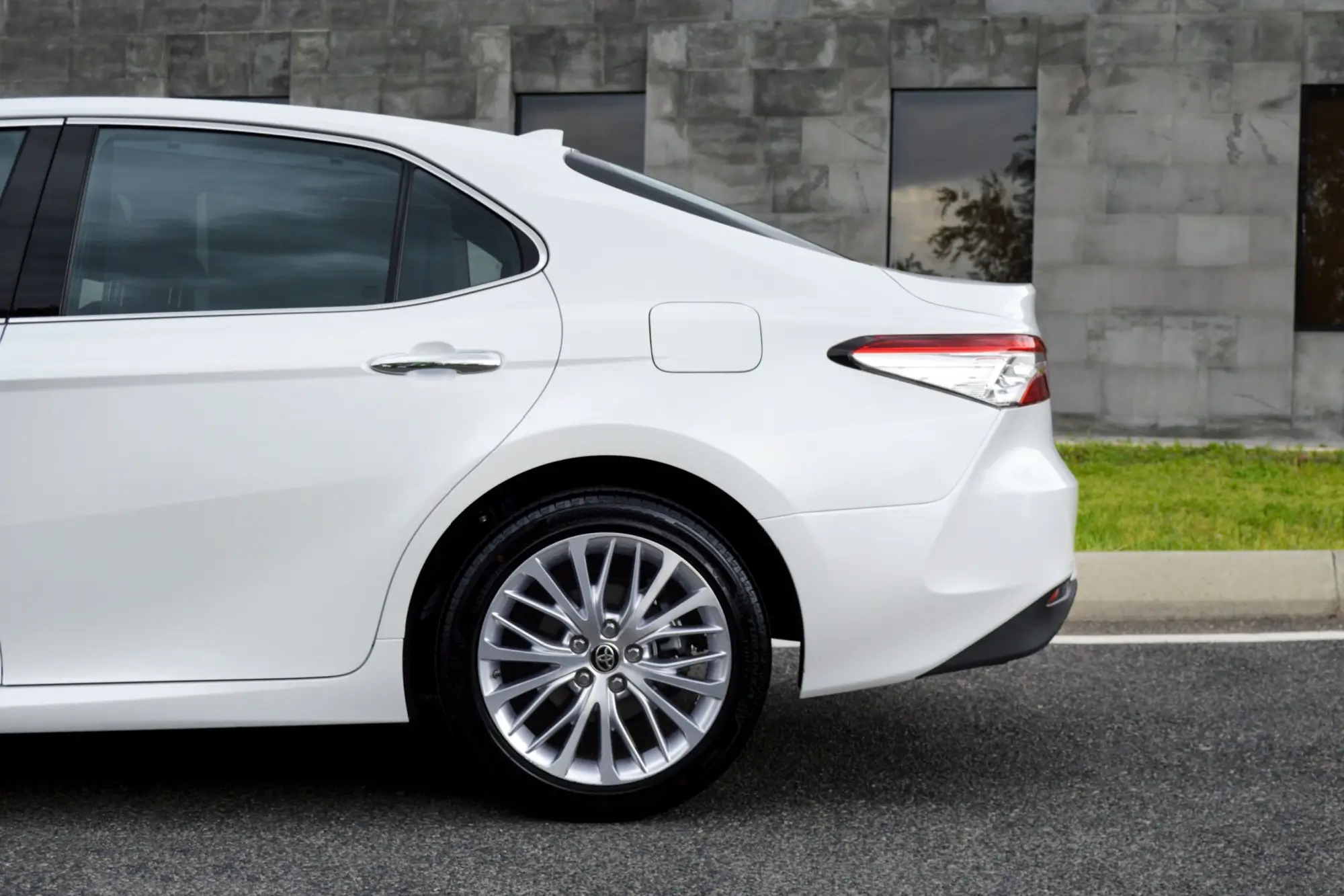 Shutterstock_2333074471 - Techsvět Toyota Camry