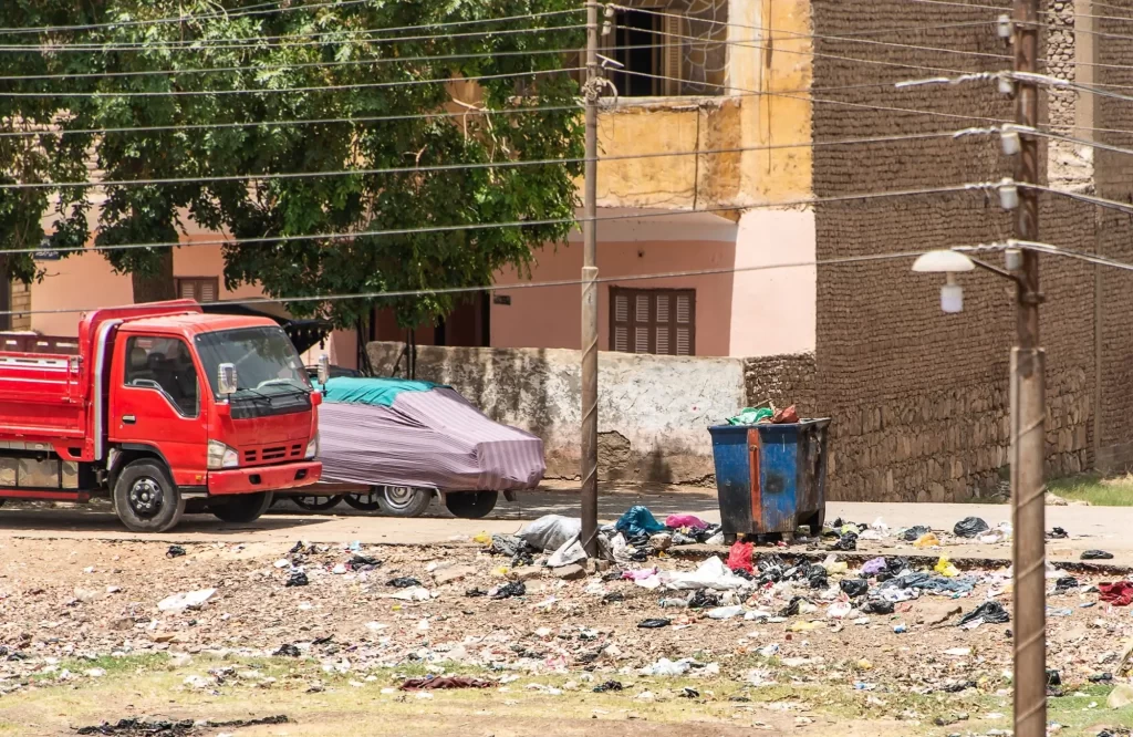 Turista Mirek byl na dovolené zklamaný. - Techsvět Egypt nepořádek
