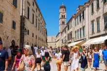 Turisté v ulicích Dubrovníku