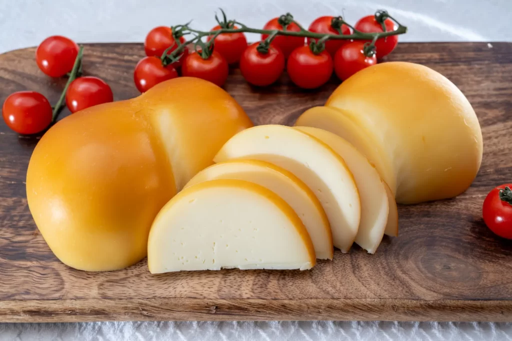 Shutterstock_2443933595 - Techsvět Uzený sýr
